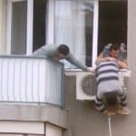 Funny AC aircondition installation funny technician Watch the support from the guy on the lift