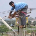 Only Happen in India, Funny Lineman in India